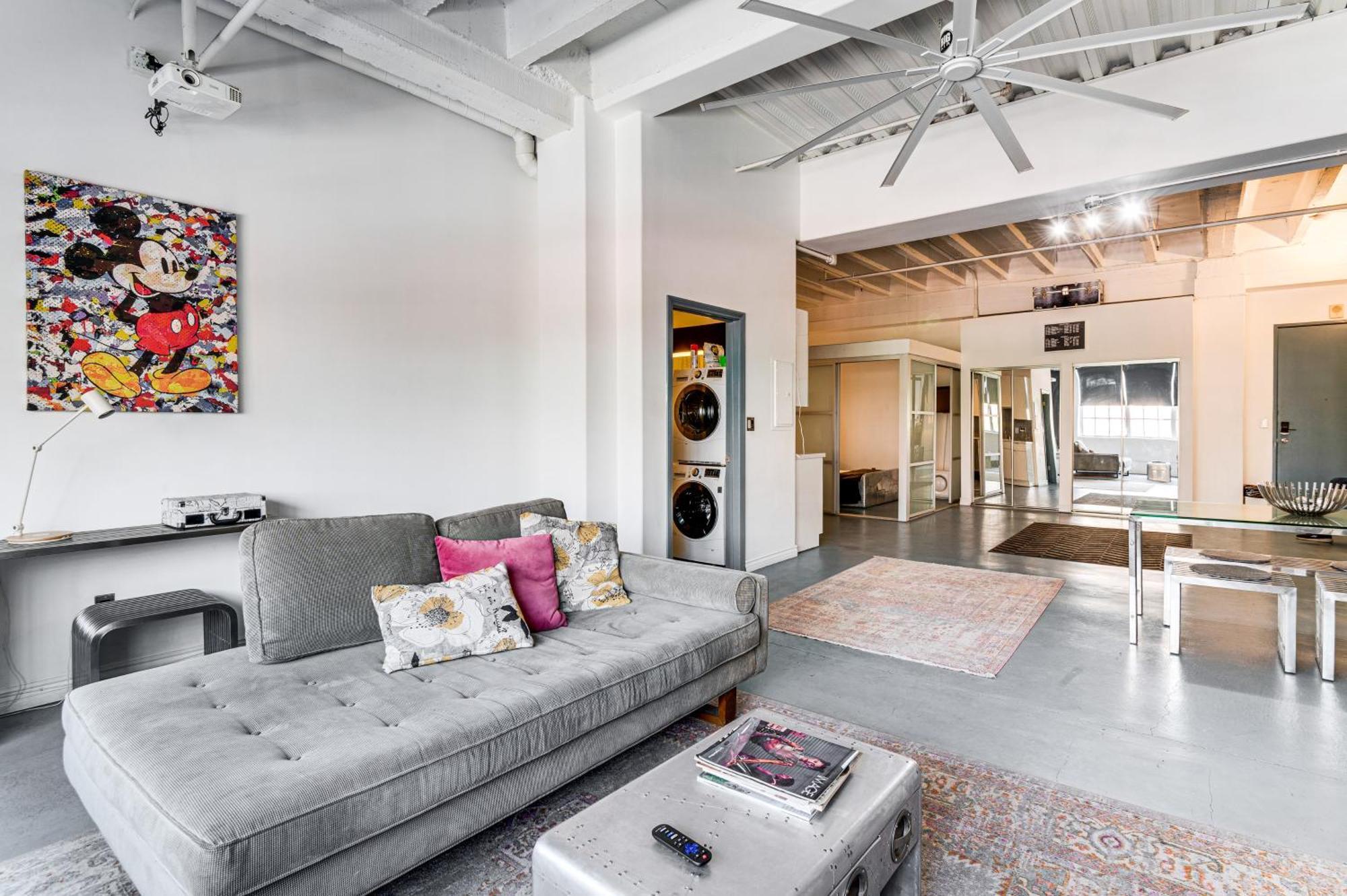 Apartamento Downtown Angeles With Rooftop Pool Access